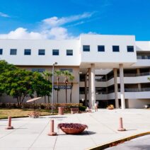 Community-college-campus-with-academic-buildings-and-outdoor-seating