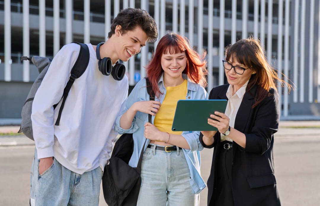 4 ways community colleges can turn alumni data into hiring pipelines